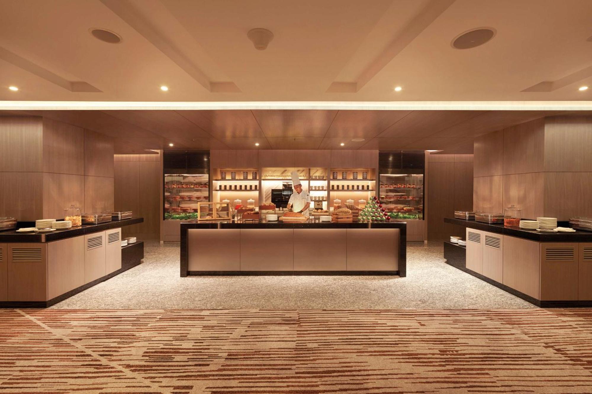 Doubletree By Hilton Shah Alam I-City エクステリア 写真 The new lounge at Hong Kong International Airport